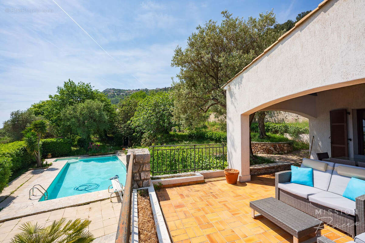 Villa provençale offrant une vue panoramique sur la mer à La Turbie, à 5 minutes de Monaco - photo 10