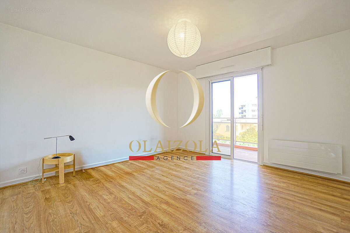 ANGLET MAIRIE - T4 traversant de 105 m² avec deux balcons, ascenseur et parking - photo 10