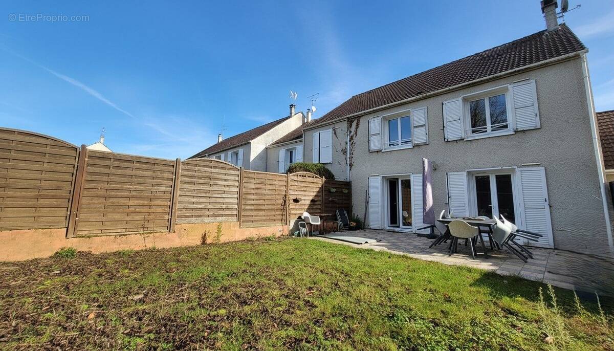 Maison à AULNAY-SUR-MAULDRE