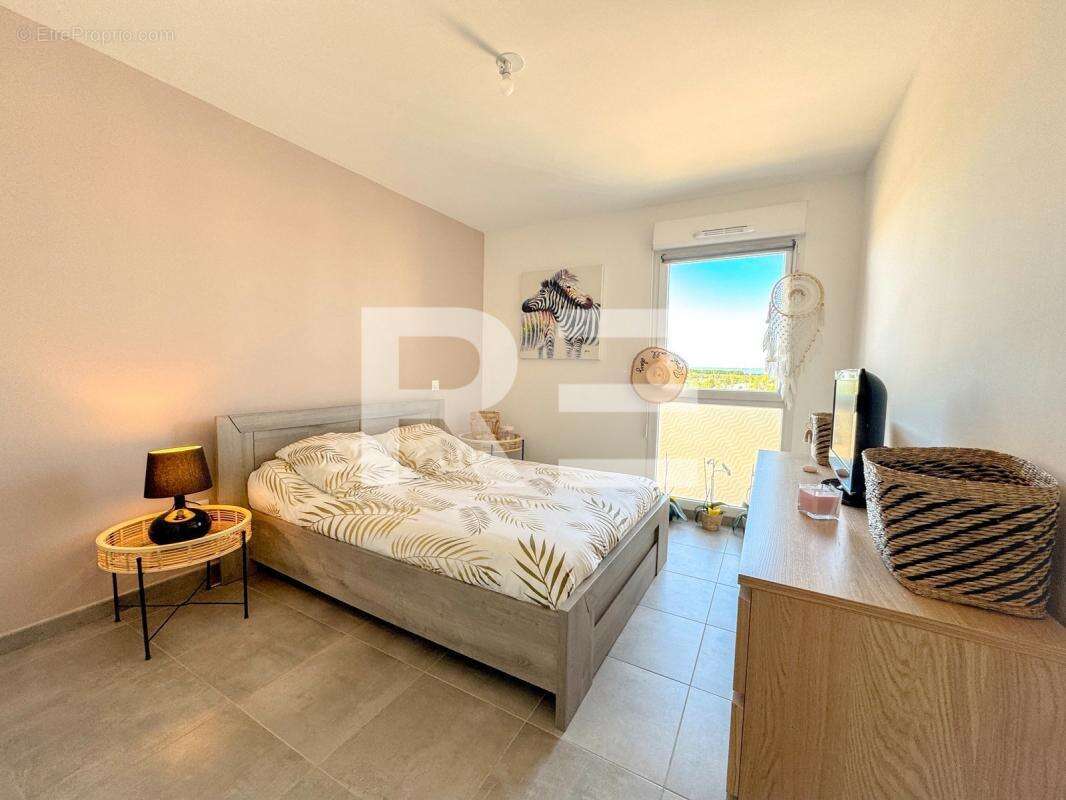 Appartement à GARONS