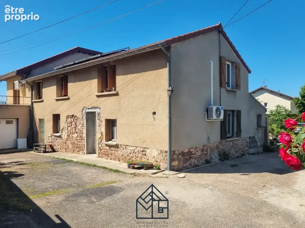 Photo Maison à Commelle-Vernay au prix de 210 000€