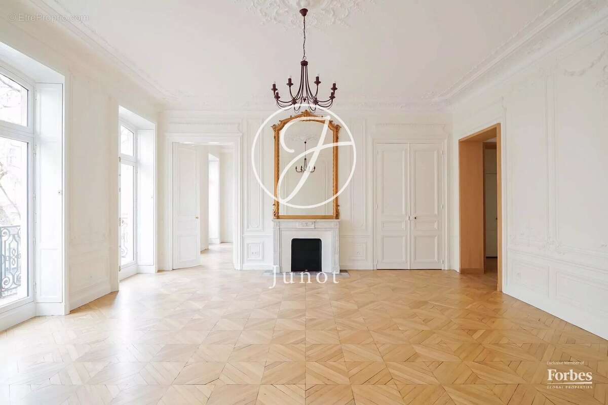 Appartement à PARIS-8E