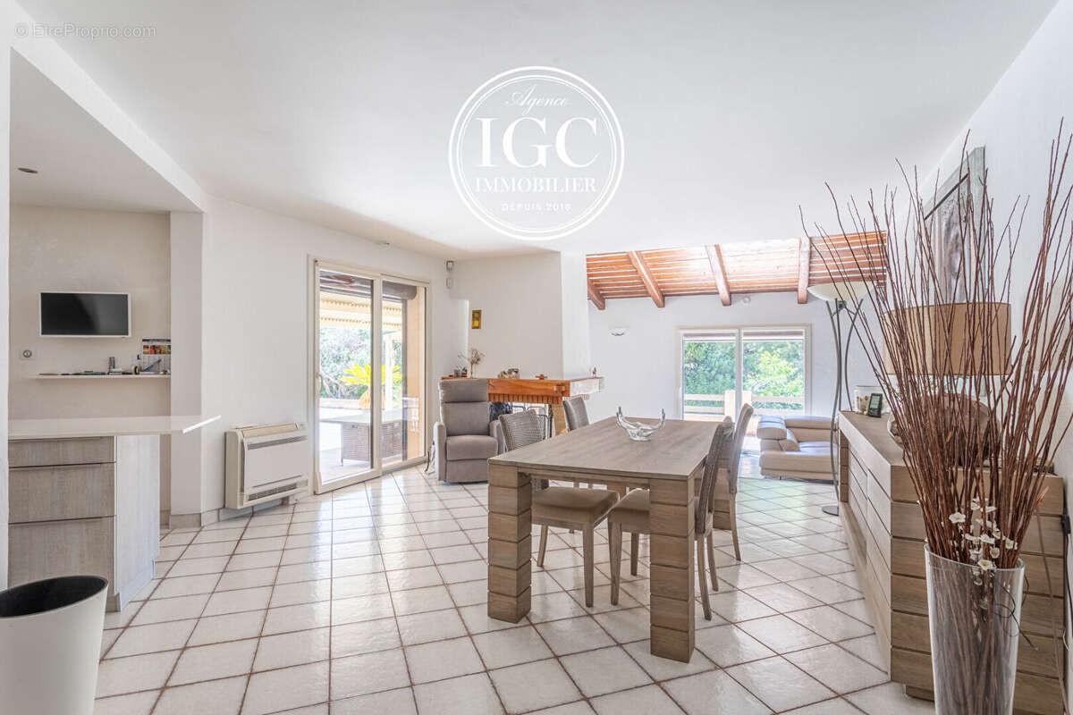 Maison type 5 - 150 m² / 954 m² terrain  piscine- vitrolles 13127 - photo 4
