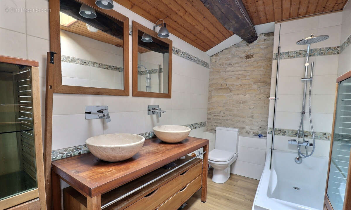 Propriété de caractère   260 m2 - Charme et élégance à Vouhé - photo 9