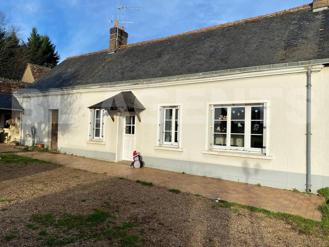 WhatsApp Image 2025-12-09 à 08 - Maison à YVRE-LE-POLIN