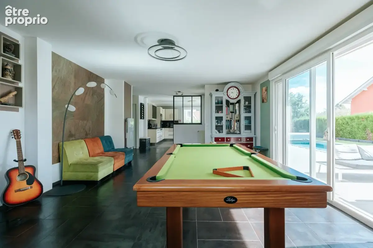 Meyrié   Maison 230m2 rénovée, 4 chambres, piscine   Gare de Bourgoin à 5 min - photo 4
