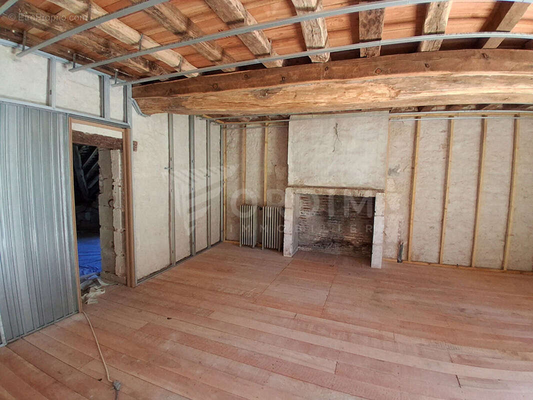 Maison à COULANGES-LA-VINEUSE