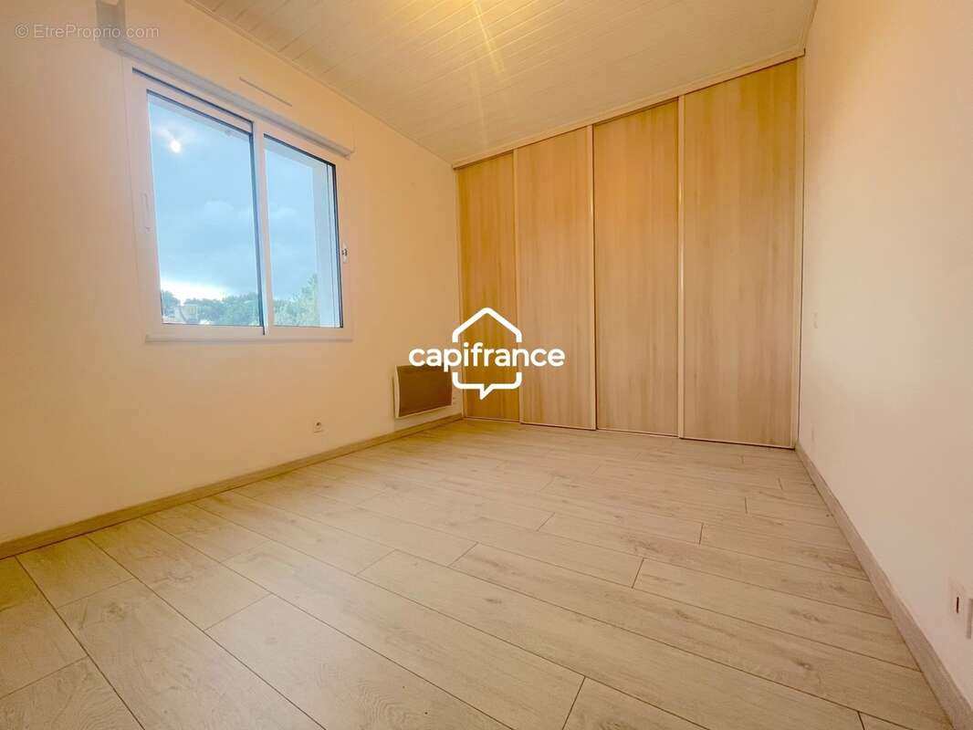 Maison familiale de 152 m2 avec piscine, garage et espace indépendant à deux pas de l'océan ! - photo 7