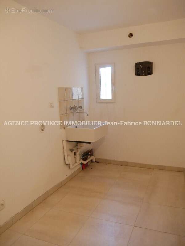 Appartement à LA BAUME-DE-TRANSIT