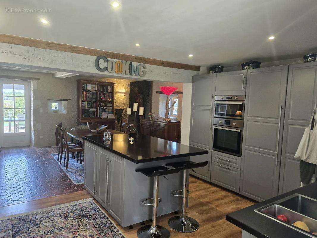 Maison à SAINT-LAURENT-DES-COMBES