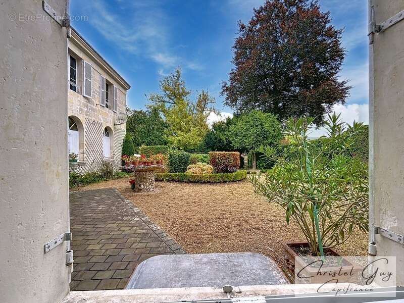 Maison à LA CHARTRE-SUR-LE-LOIR