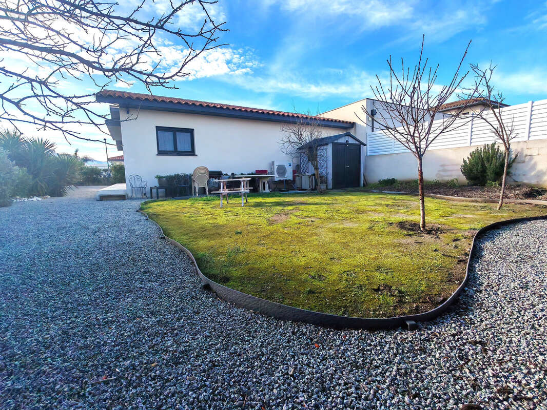 Maison à VILLENEUVE-DE-LA-RAHO