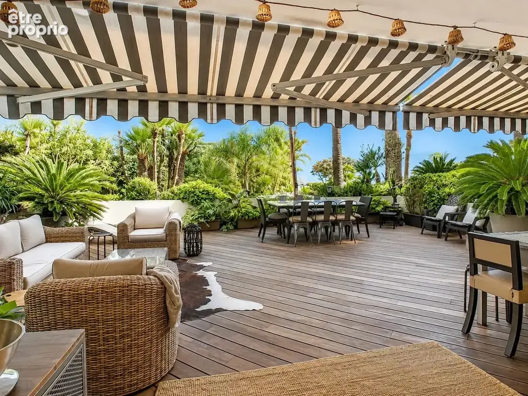 Cannes palm beach – élégant 3 pièces en front de mer, terrasse de plus de 70 m² - photo 2