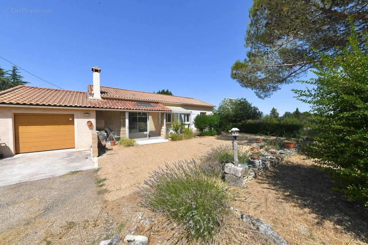Uzès : Maison méridionale avec jardin à 1.5 km du centre historique - photo 12