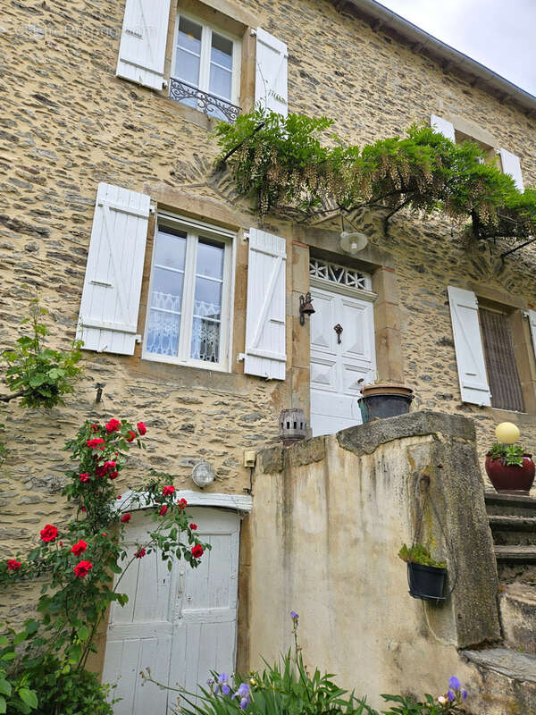 Maison à LA SALVETAT-PEYRALES