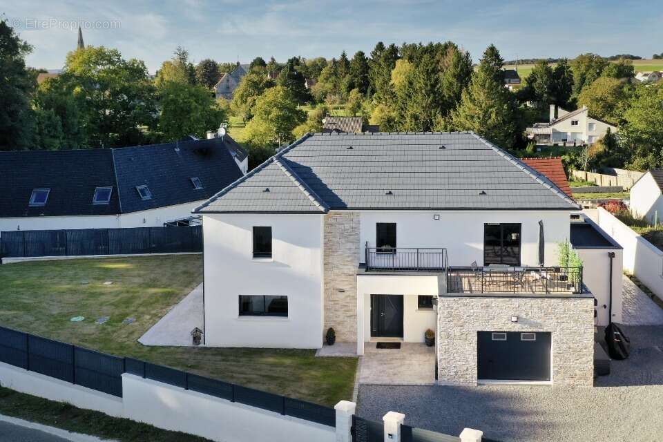 Terrain 600 m² à Jouy-Le-Moutier  - photo 2