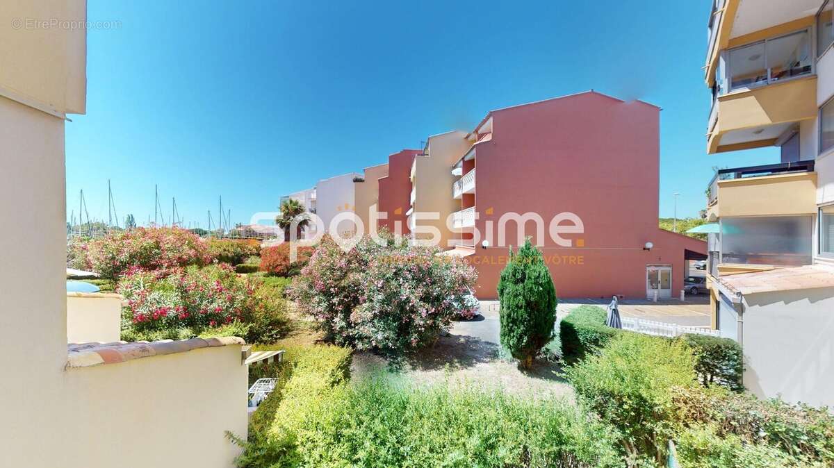 CAP D'AGDE, MALFATO - T2 avec balcon, parking et accès direct aux quais - photo 6
