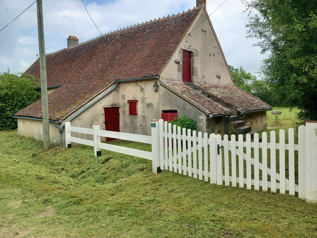 Maison à POUZY-MESANGY