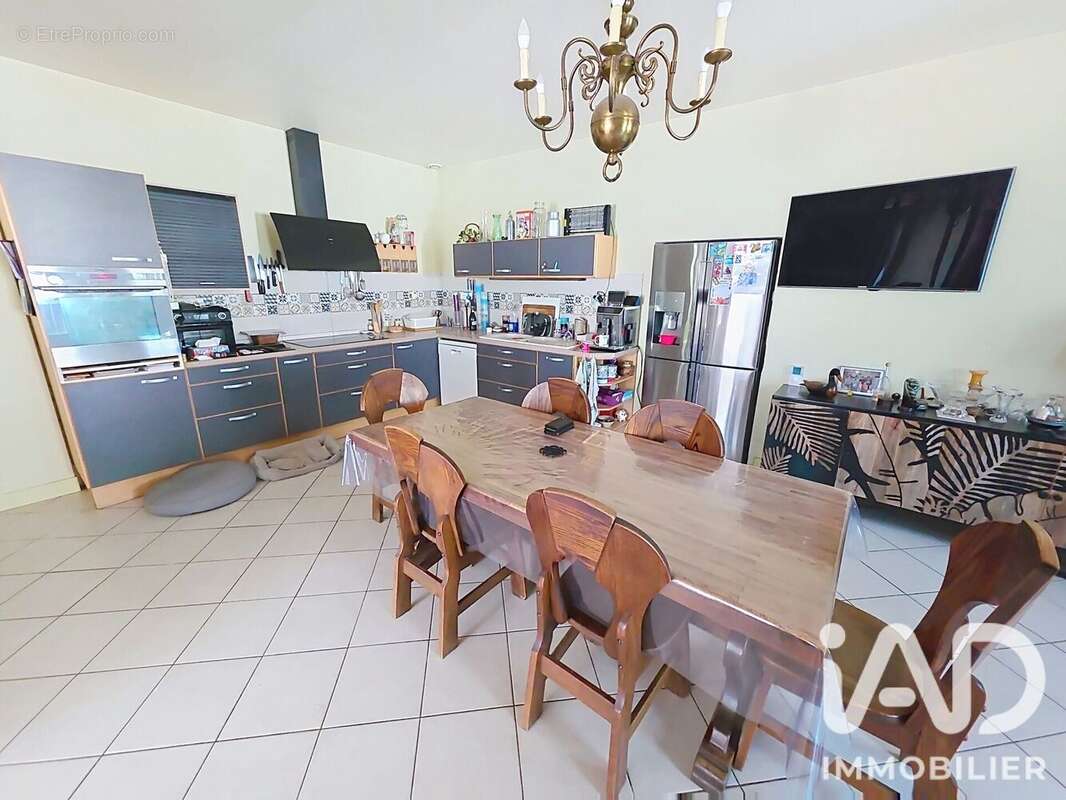 Maison 300 m² à Saint-Martin-Le-Pin  - photo 6