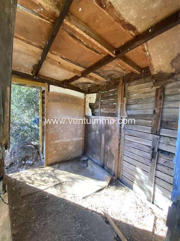 Terrain à SAINT-CEZAIRE-SUR-SIAGNE