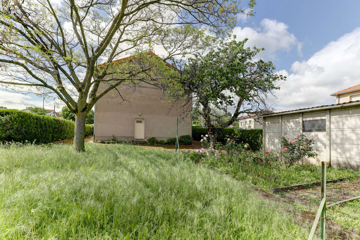 Maison à LES MARTRES-DE-VEYRE