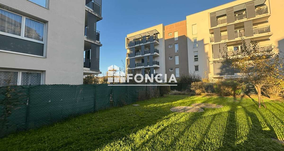 Appartement à DECINES-CHARPIEU