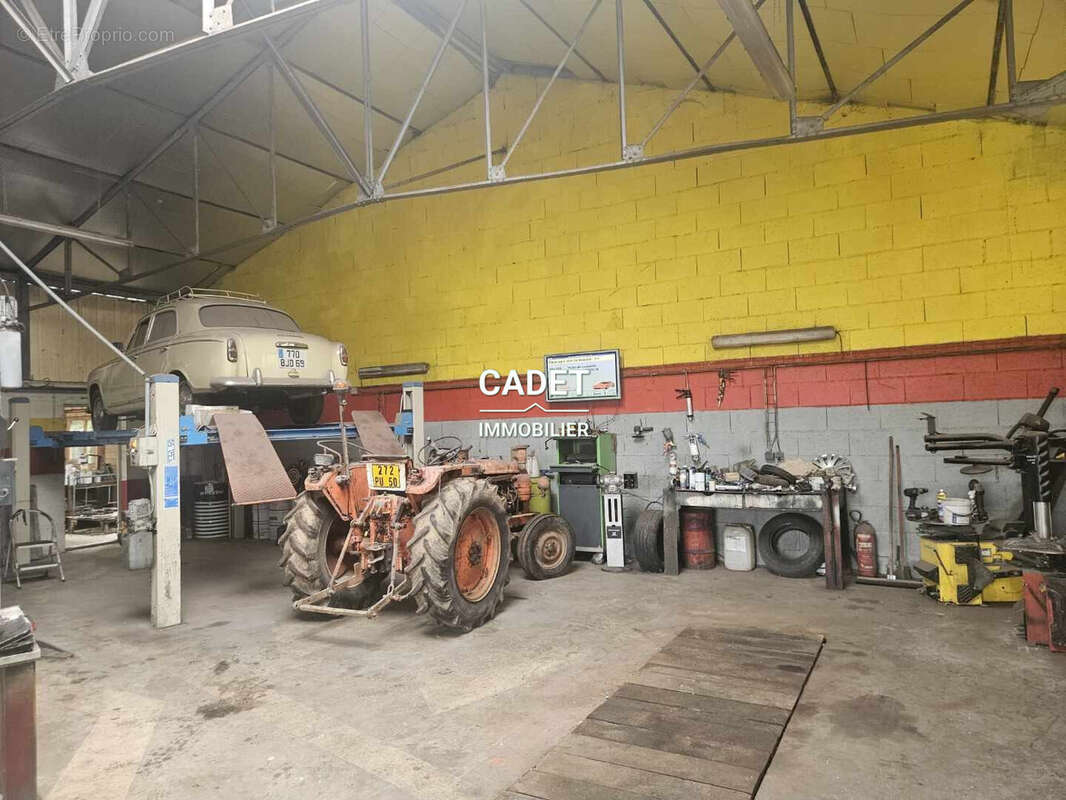 Commerce à LA HAYE-PESNEL