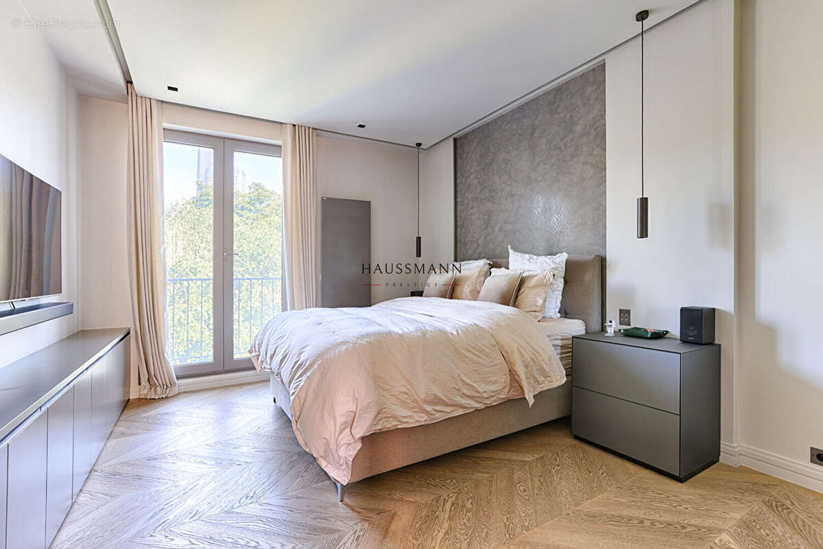 Appartement à NEUILLY-SUR-SEINE