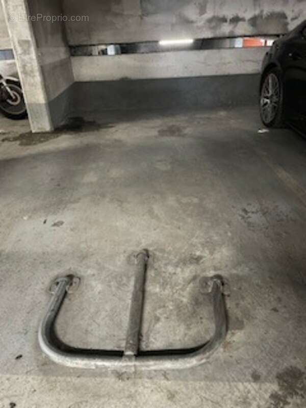 Parking à PARIS-3E