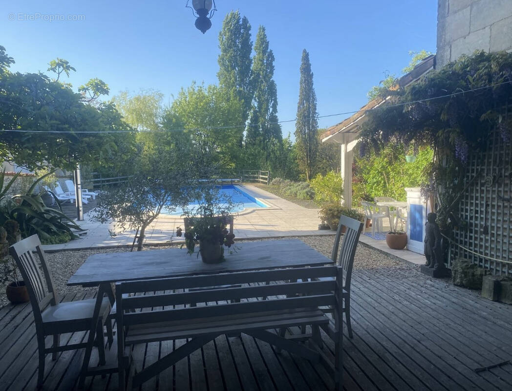 Maison à MONTLIEU-LA-GARDE