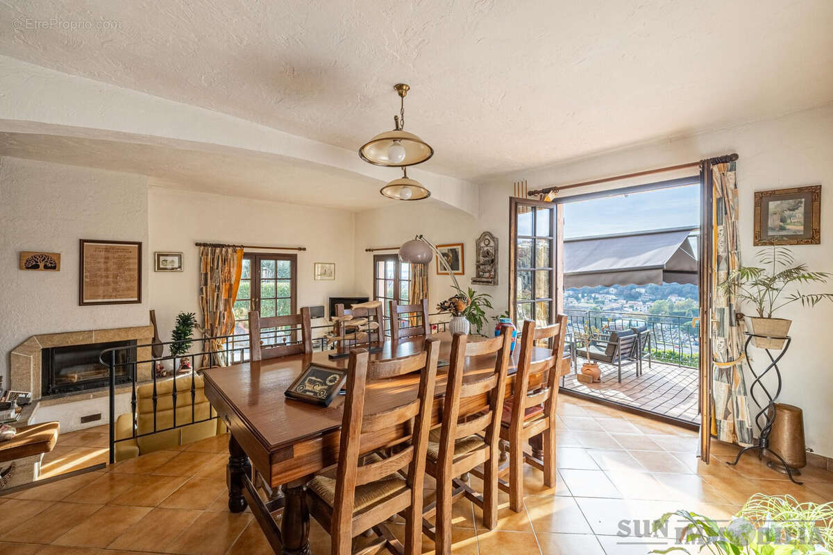 Maison 134 m² à Cagnes-Sur-Mer  - photo 2