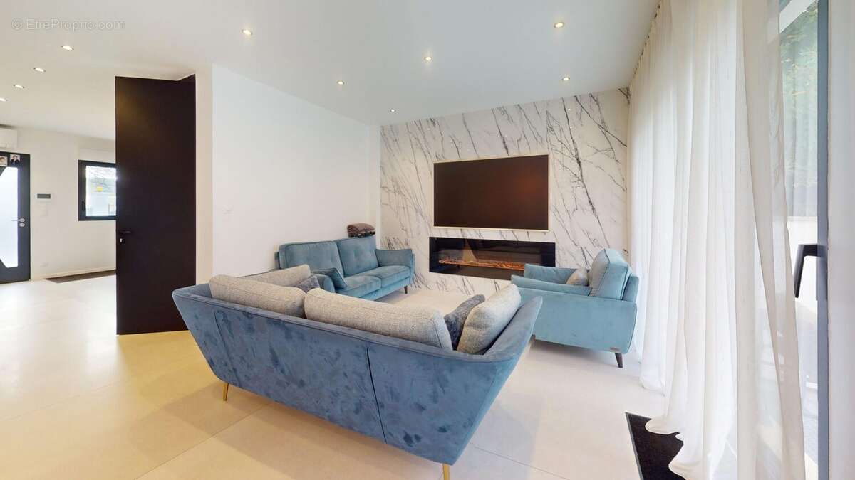 Maison à SAINT-MAUR-DES-FOSSES