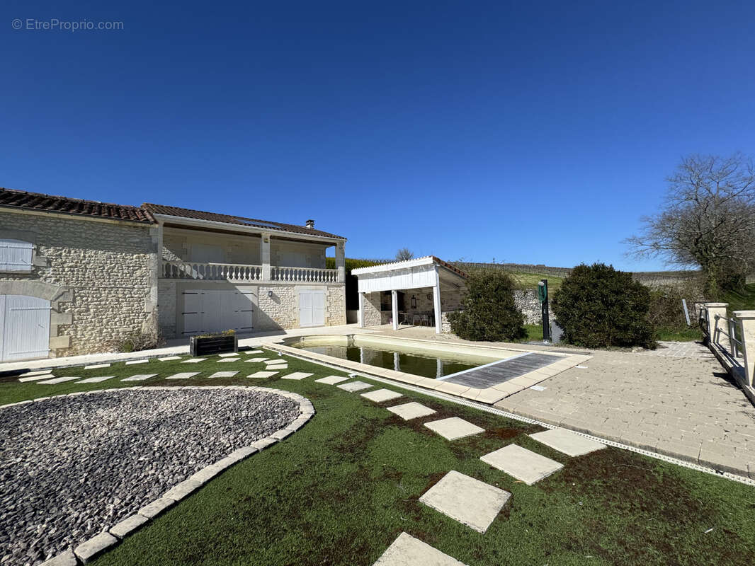 Maison à LIGNIERES-SONNEVILLE