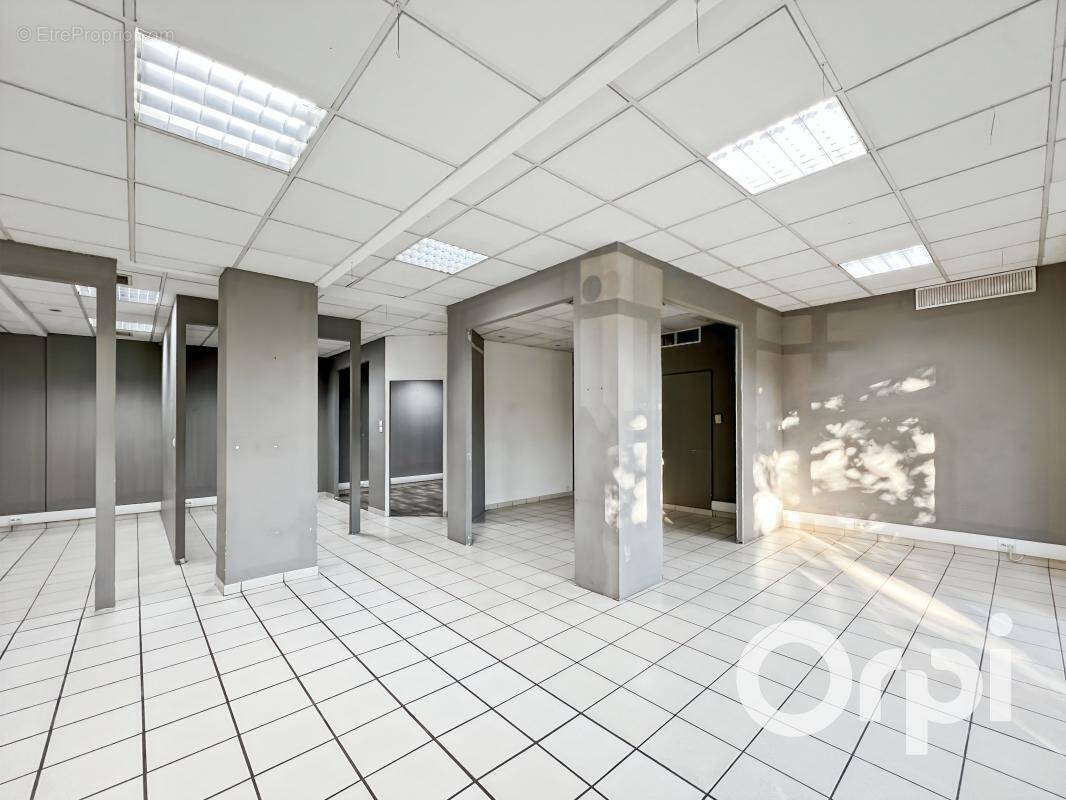 Commerce à LIVRON-SUR-DROME