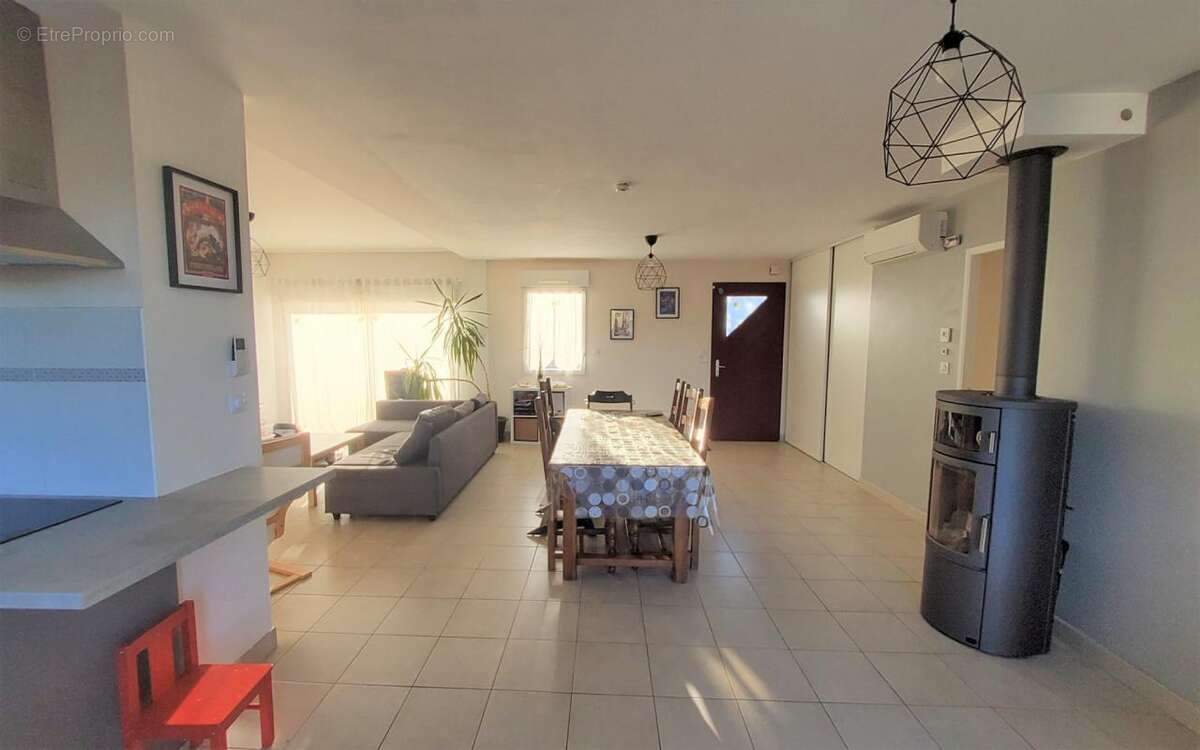 Maison à SAINT-GEORGES-DES-GARDES