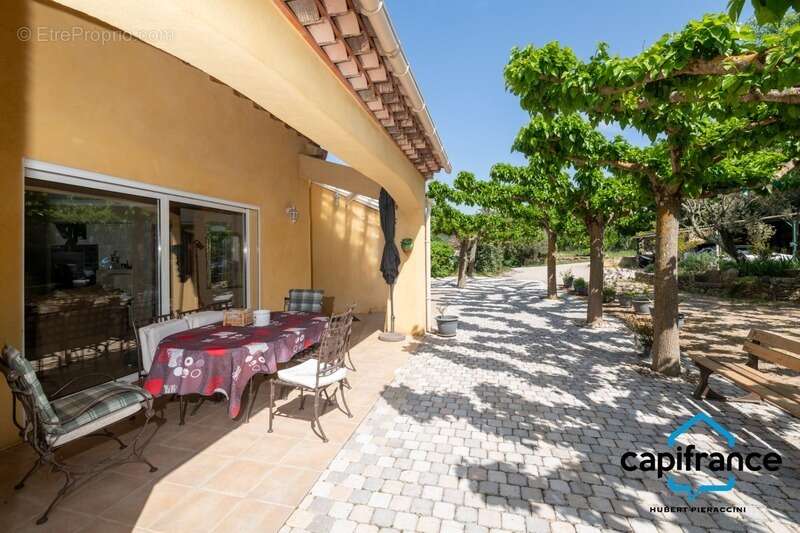 Maison à SOLLIES-TOUCAS