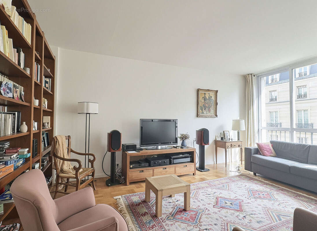 Paris 6e arrondissement - Quartier Luxembourg - Appartement familial de 103,75 m² - photo 2