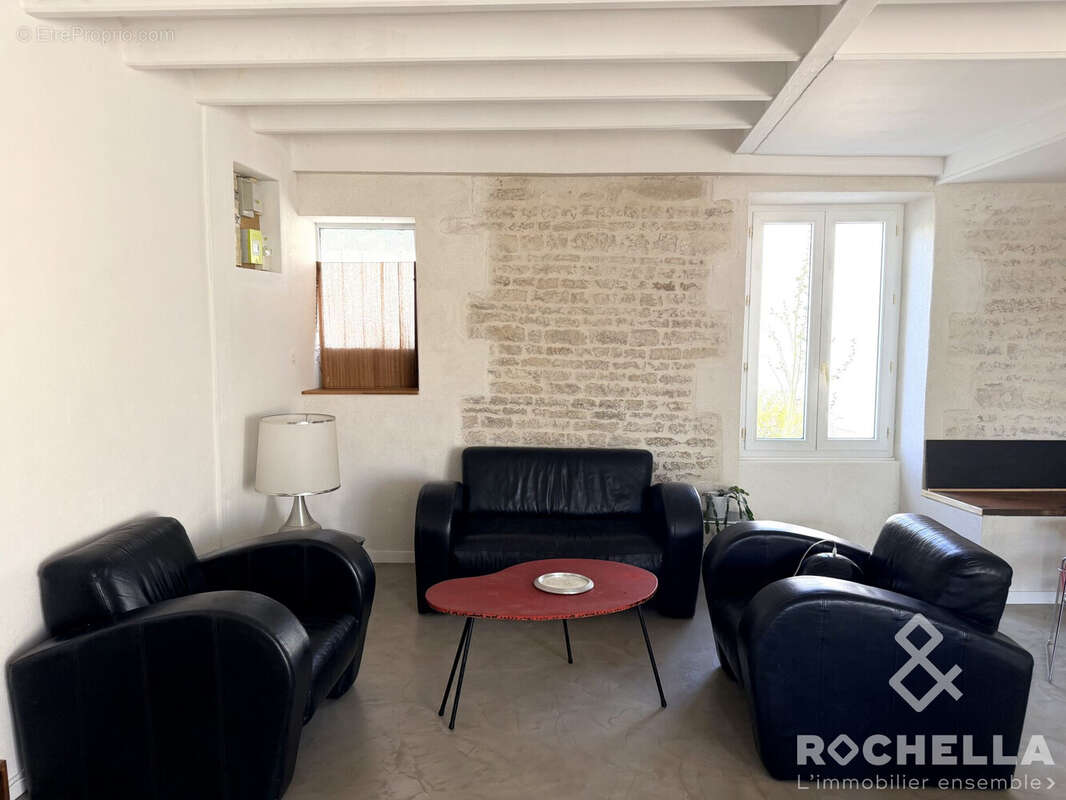 Maison 142 m² à Angliers  - photo 8