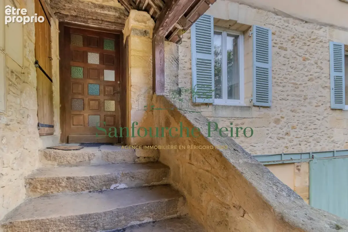 Au coeur du centre historique de Sarlat - Périgord noir -  Immeuble avec 3 appartements - photo 5