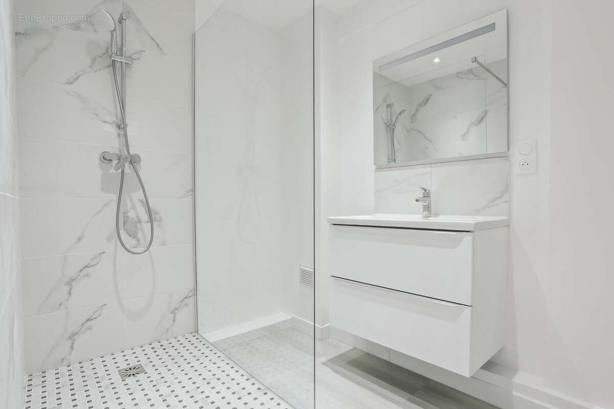 Appartement à COURBEVOIE