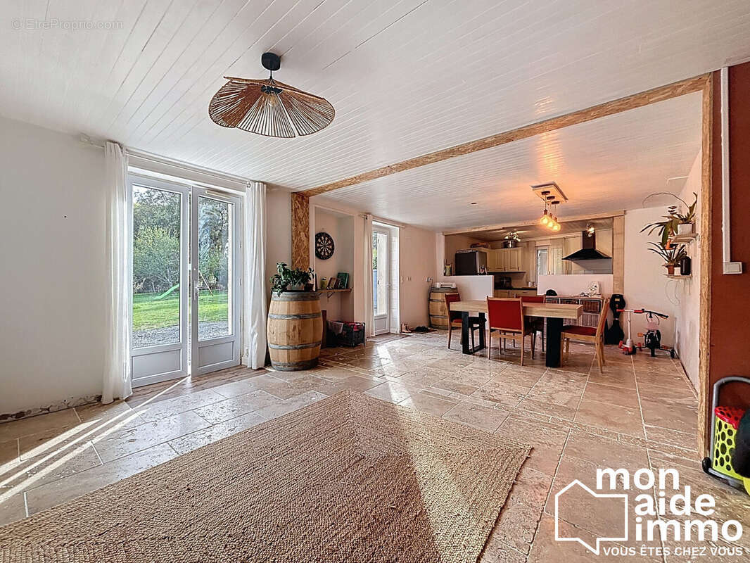 Maison à SAINT-PAUL-LA-ROCHE