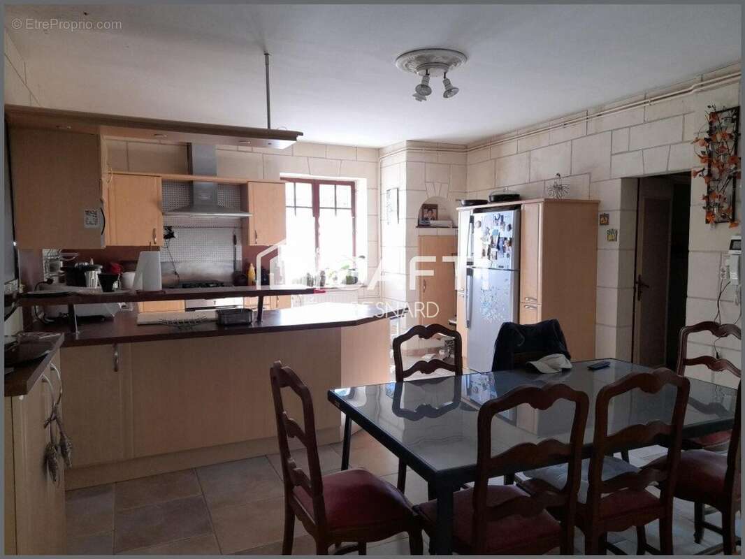 Maison 175 m² à Angliers  - photo 2