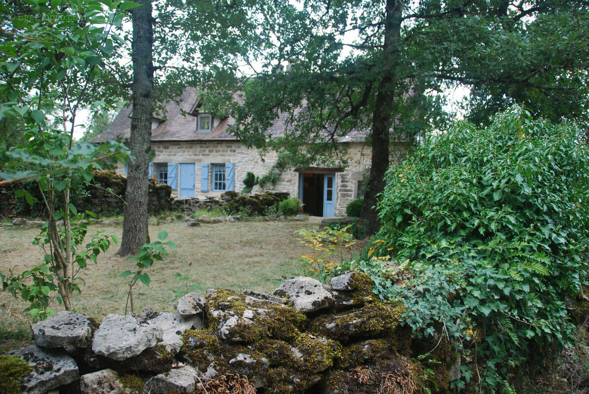 Maison Quercynoise de caractère en TBE sur 2024m2 de terrain boisé - photo 2