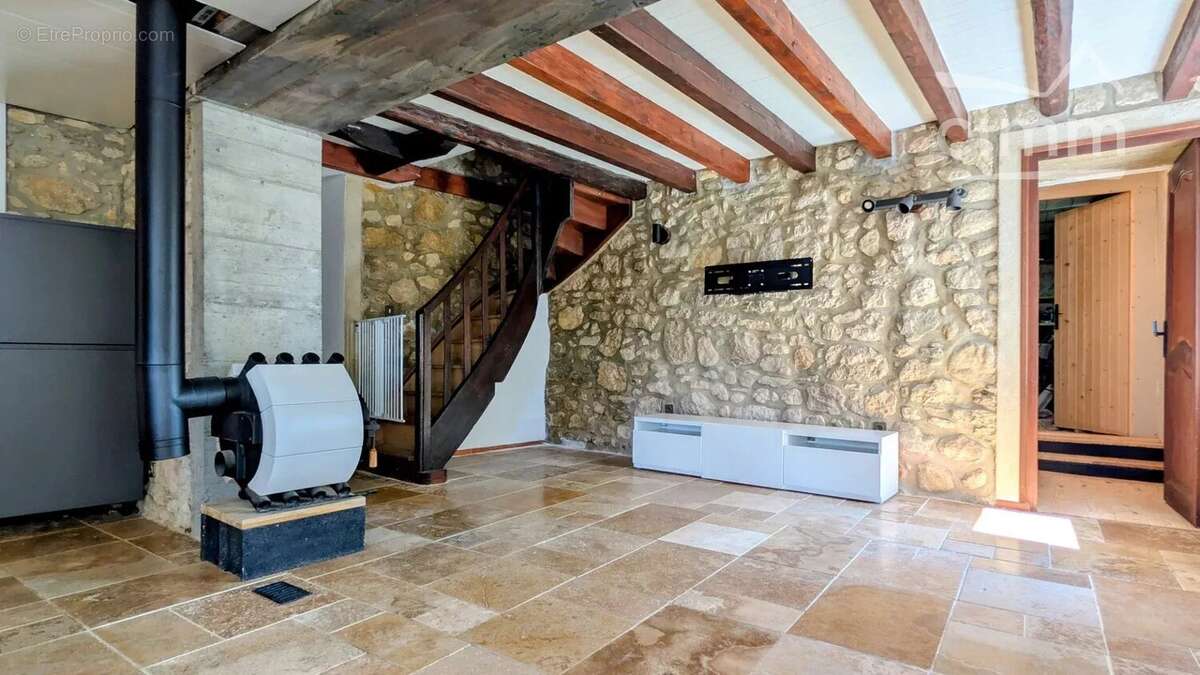 Maison à SAINT-CHRISTOPHE-SUR-GUIERS