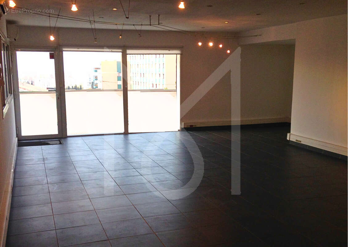 Commerce à MARSEILLE-15E