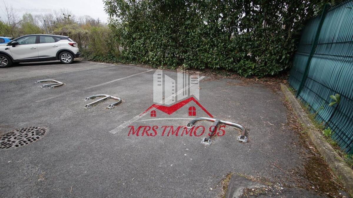 Parking à LUZARCHES