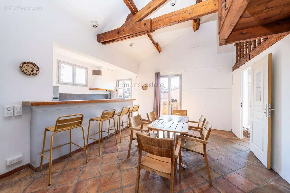 Cannes oxford – immeuble monopropriete de 440 m² avec stockage , voitures et appartement. - photo 3