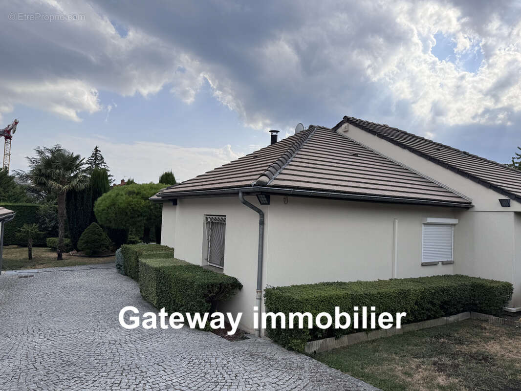 MAISON CLERMONT-FD  secteur résidentiel recherché,140m2 avec piscine et terrain 1367m2 3 chambres et 2 garages - photo 17