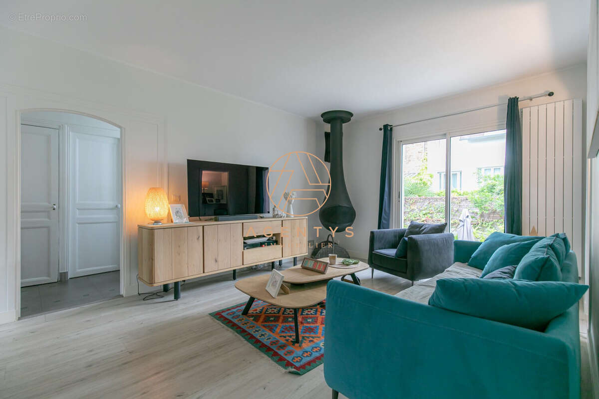 Maison à SAINT-MAUR-DES-FOSSES