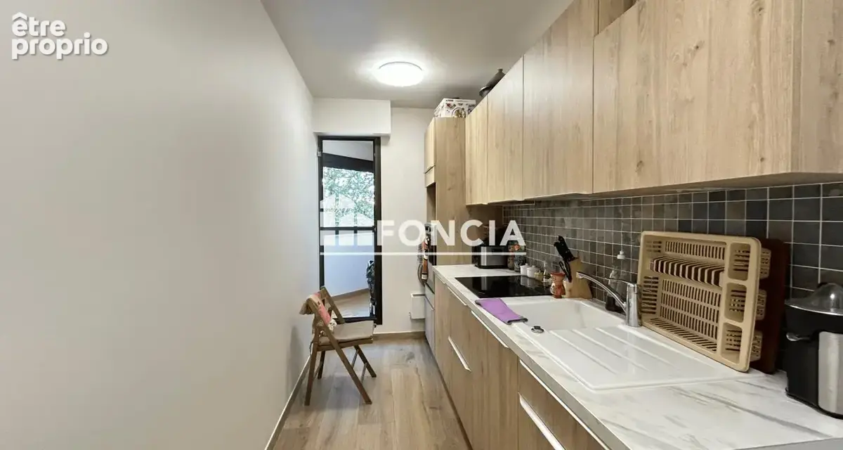 Appartement 3 pieces ,balcon et deux loggias vue sur le lac.Proche métro et CC Créteil soleil - photo 6